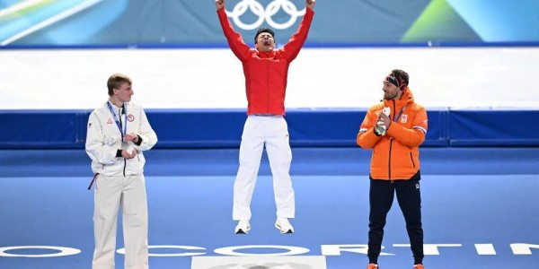 乐鱼体育下载-虎口拔牙！速滑男子1500米宁忠岩破奥运纪录摘金