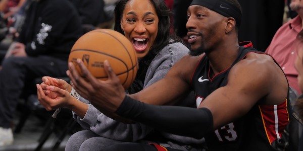 乐鱼vip注册-美女记者：某小孩将来会发现爸爸在NBA砍83分 历史地位仍不如妈妈