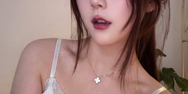 乐鱼体育下载-她比阿卡丽更迷人！LPL英文流解说Kitty社媒晒照