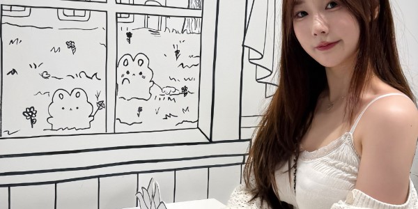 乐鱼体育下载-她比阿卡丽更迷人！LPL英文流解说Kitty社媒晒照